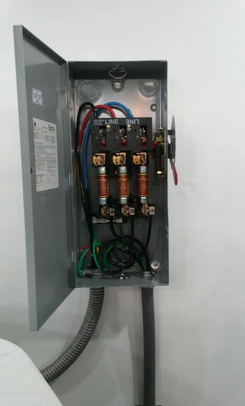 Three-phase disconnect switch installed for Smoke Detector Installation in Nether Providence